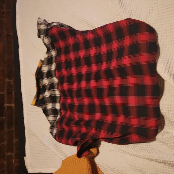 Button down - Picture 3 of 3